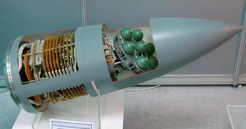 5枚防空导弹反舰作战,连几百吨的军舰都打不沉,最后还得用舰炮