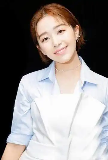 阚清子同款短发 中分短发怎么剪