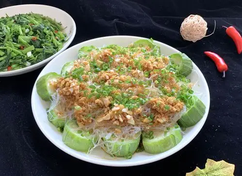 粤菜粉丝蒸丝瓜口味清淡开胃吃这菜能下3碗饭