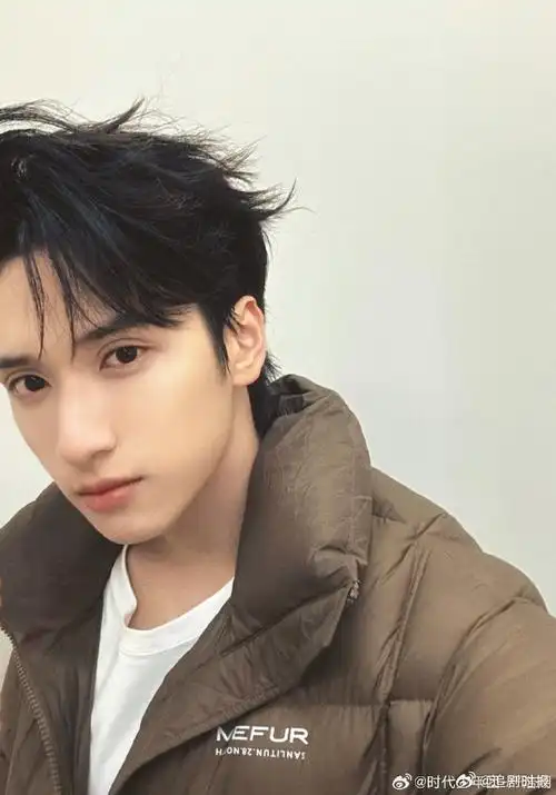 咱就说一整个坐等这个惊喜的到啦啦~@时代少年团-严浩翔