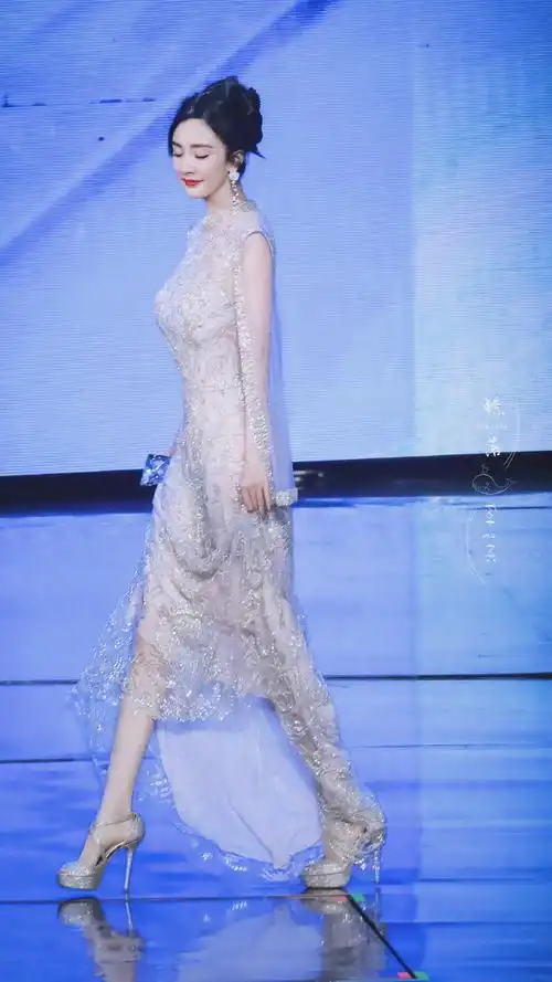 杨幂超话#杨幂刺杀小说家#20201220|星光大赏再试一下