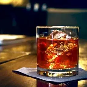 一杯酒头像图片孤独唯美意境酒杯图片头像