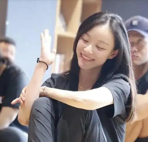 倪妮生图惊艳亮相粉丝惊叹不已真实美貌胜过精修