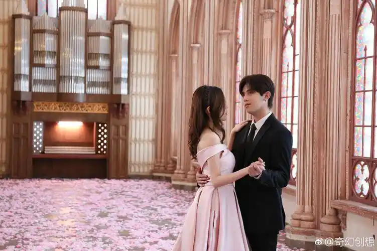 是只有我没有get到符龙飞的达背头吗一公的发型看着有点像道士