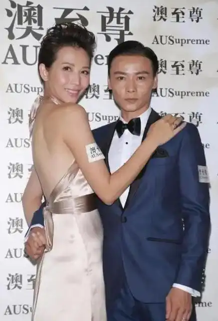 蔡少芬老公张晋病情曝光拖家带口的在香港治疗插管吸氧仍乐观