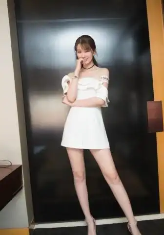 林依晨台北活动,蕾丝长裙美似仙女,笑起来"傻傻的"超甜