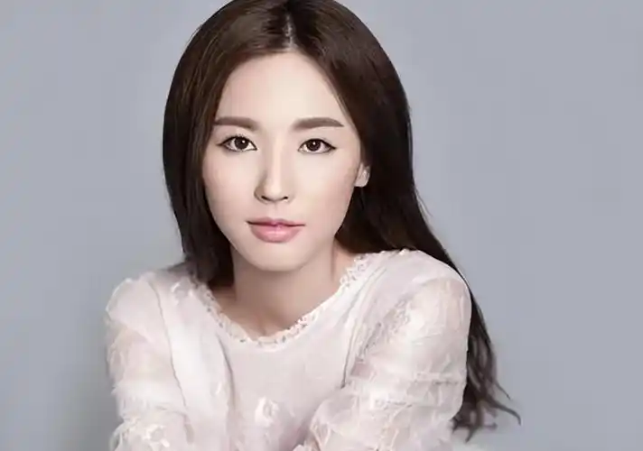 回顾演员吴佳尼:当初不顾父母反对,嫁大21岁马景涛,今她还好吗