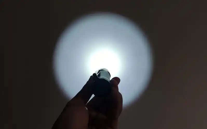 简单实用的多模式手电:jusavee c1 - 手电筒/照明 数码之家