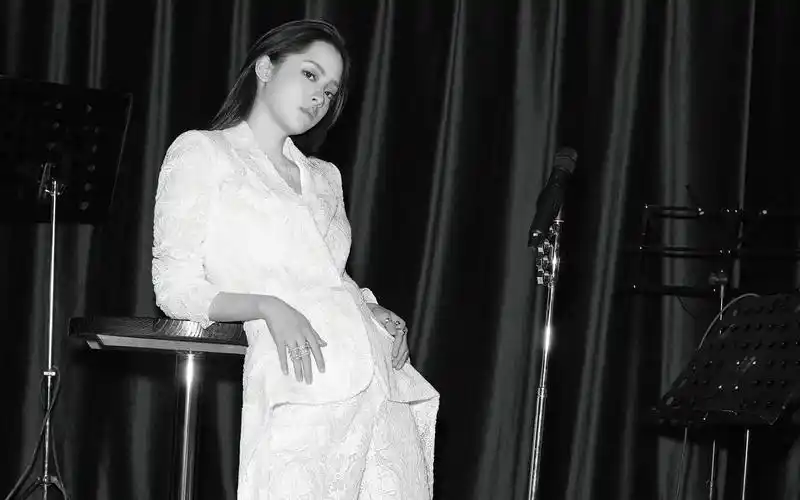 欧阳娜娜黑色系光影高清桌面壁纸