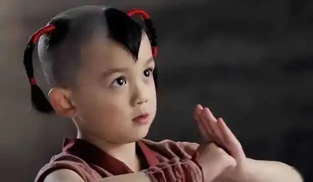 其实,回顾吴磊此前的颜值,大家会发现,从童星到现在的青春偶像剧帅哥