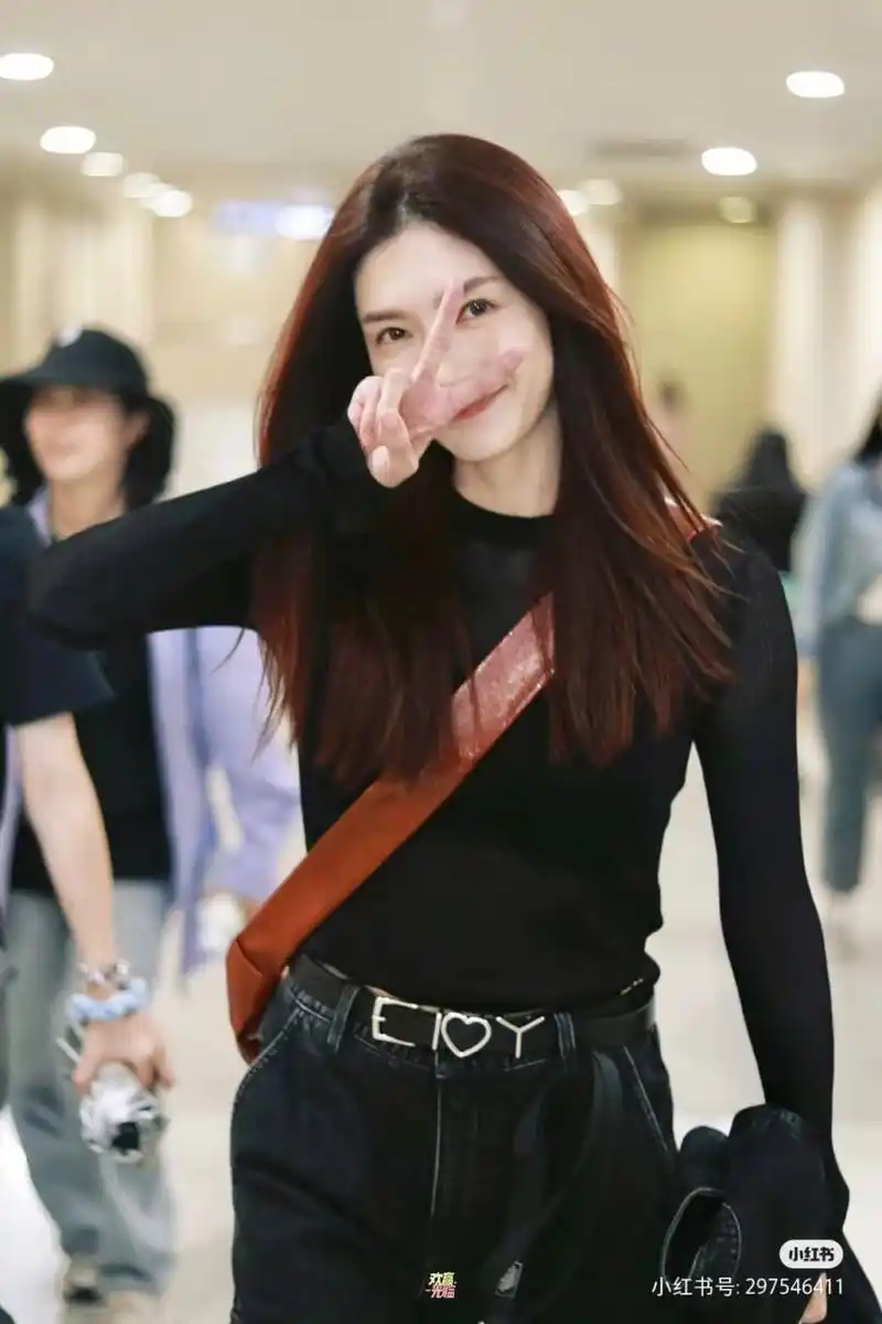 9999江疏影机场穿搭街拍|||#江疏影私服[话题]# #女明星[话题]