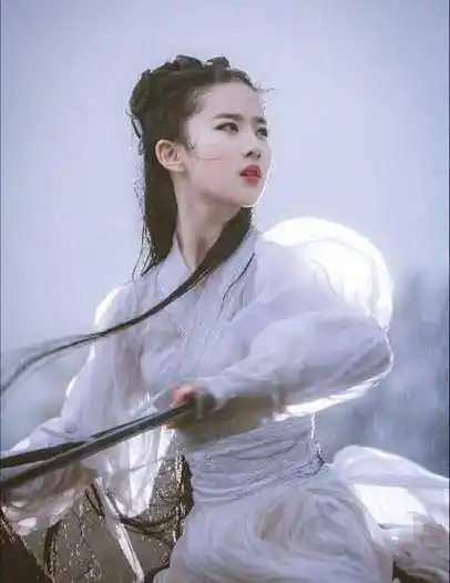 刘亦菲一直以来都是网友们公认的古装女神了.