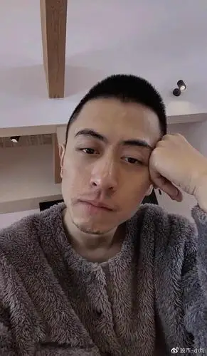 汤珈铖真言情男主外形条件不输吴永恩这长相已经可以当演员了