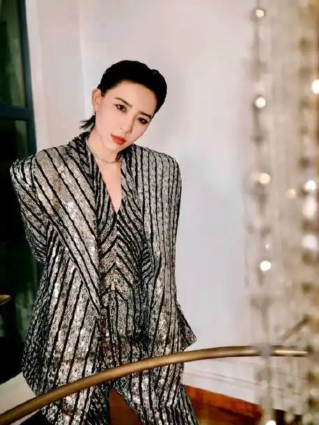 《眉飞色舞》直拍来啦李斯丹妮工作室的微博视频