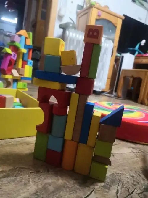 摆积木猜猜哪个是我摆的哪个是宝宝摆的