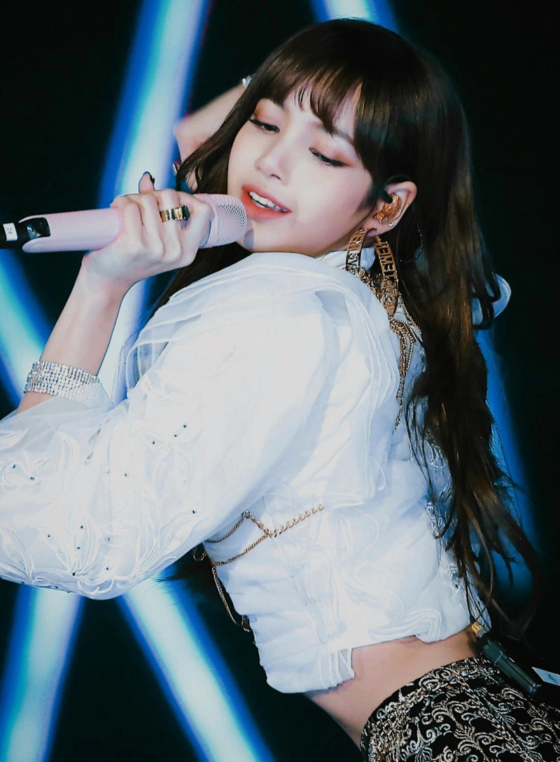 lisa穿搭指南基础穿搭整出女团风新潮元气超吸睛