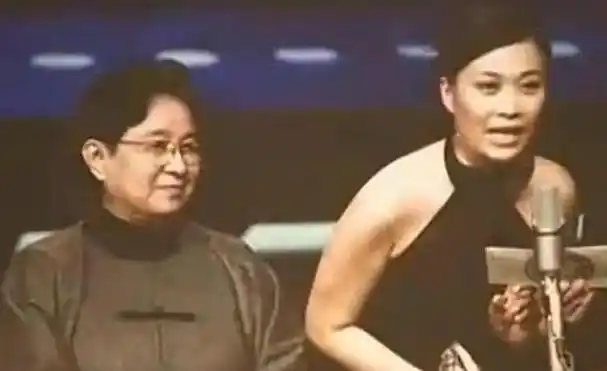 没料到得到"歌王"的第60天,那英就这般再次沦为被人取笑的对象