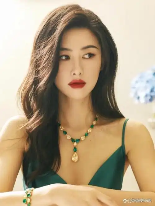 39岁朱珠泳装照曝光网友这才是真正的女性力量