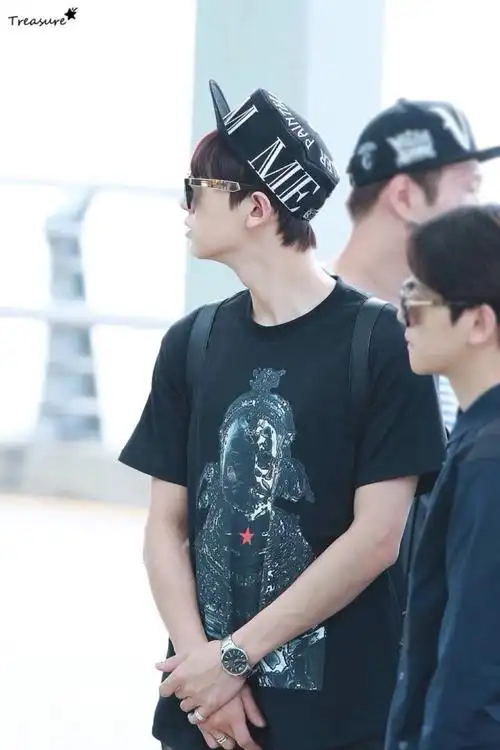 朴灿烈 8.02仁川机场 cr.logo