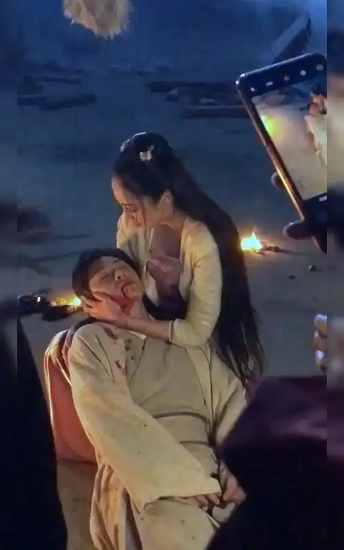 实拍拍戏现场,如果明星有生理反应怎么办?这个男演员好机智!