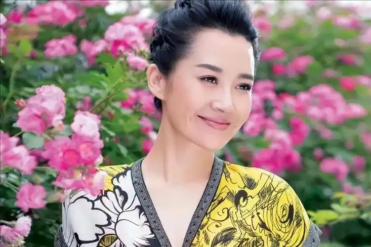 风流成性老少通吃54岁的许晴真是越老越火辣