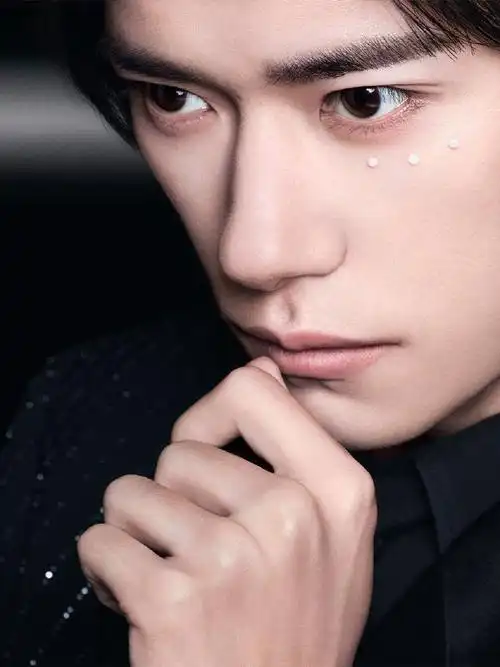 易烊千玺故事都在眼里##易烊千玺怼脸眼神戏