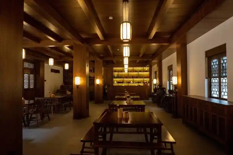 蠡山沄居,一家乘船进入的古风度假村_房间_园林_小船