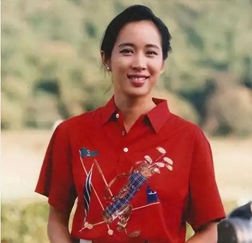 回顾朱玲玲:一婚嫁豪门50岁二婚嫁百亿富豪,3个儿子是她的底气