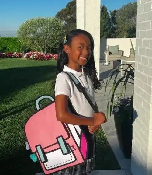 詹姆斯女儿坤坤化唱跳rap打篮球这么可爱的萌娃笑死了