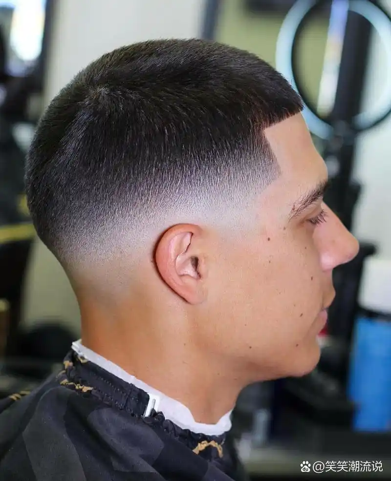 如何留个美式寸头 首先你得有个圆润饱满的头03 其次发际线不能太高