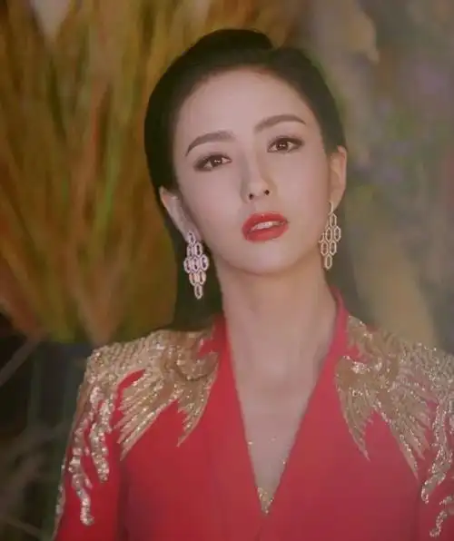 38岁的佟丽娅眼里有光