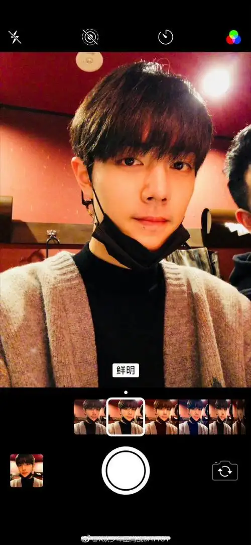 03肖战微博分享  "看见你们都在催我发照片.但是.但是我.