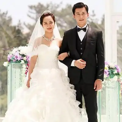 王丽坤虽然已经34岁了,但她还没有打算和林更新结婚的意思,最近有网友