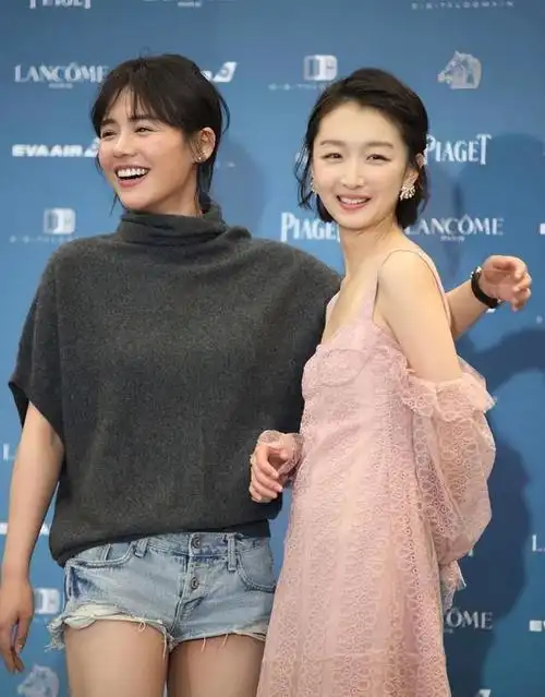 英国偶遇蒋雯丽,无惧皱纹哈哈笑!儿子留学养女神秘,侄女很有名