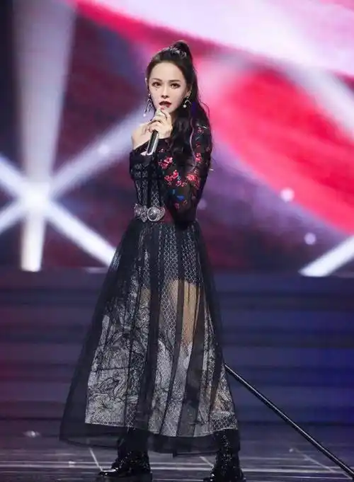 "李斯丹妮团"五公造型大比拼,张雨绮太魅,金晨太美,李斯太飒_姐姐