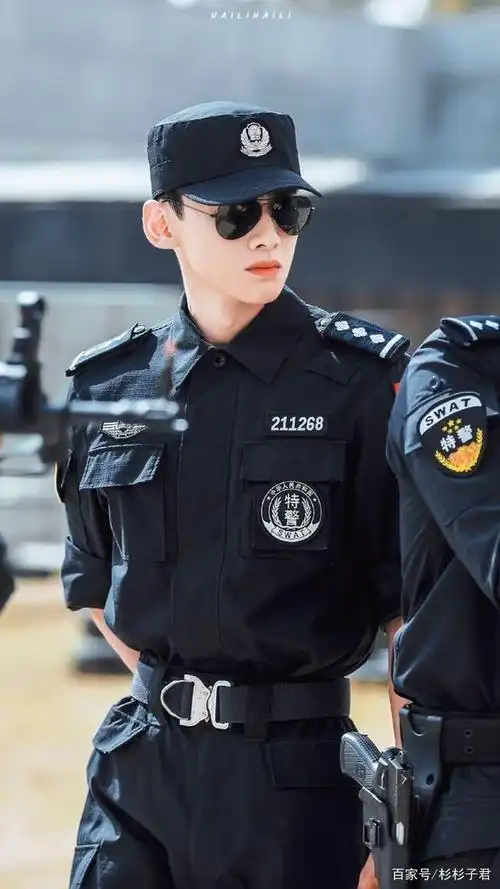 (你是我的城池营垒)剧中的制服白敬亭