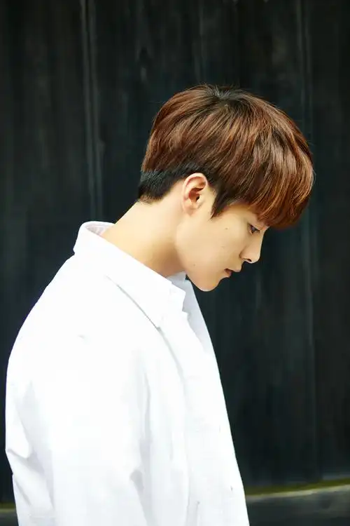 白衬衫"小王子"马天宇 咬手指也是萌萌哒