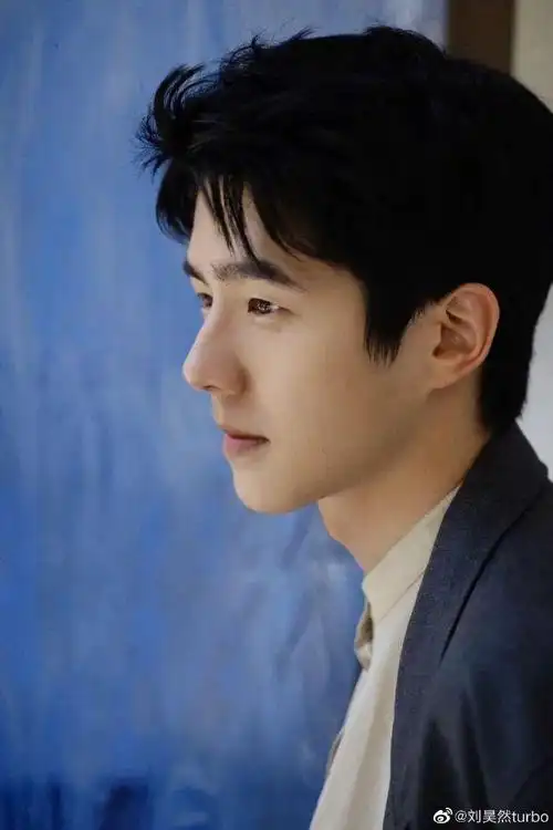 据百度百科,刘昊然,本名刘源,1997年10月10日出生于河南省平顶山市