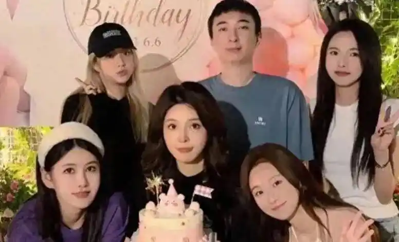 王思聪女友泛滥成灾,家里镜子成为网红打卡点!_电竞_成为了_情人节