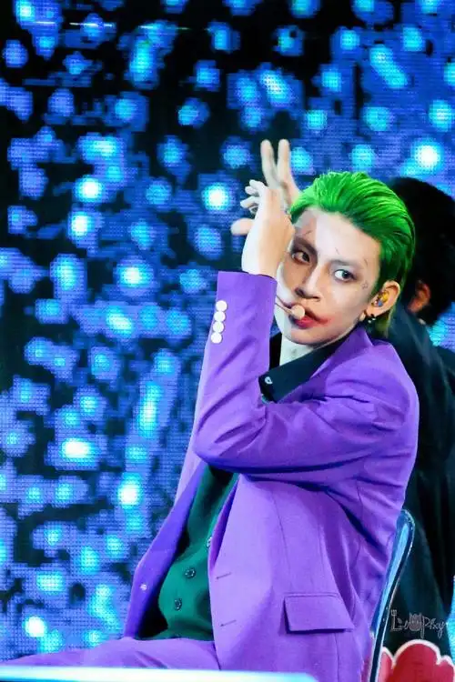 小鬼王琳凯小丑造型