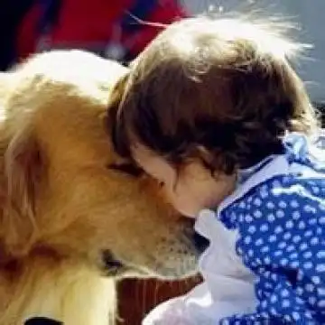 两小无猜小孩互相亲吻,情侣头像图片-回车桌面