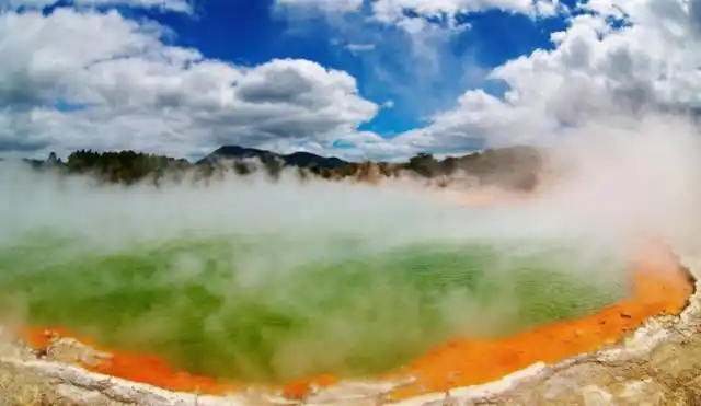 水变成水蒸气,体积是变大还是变小?