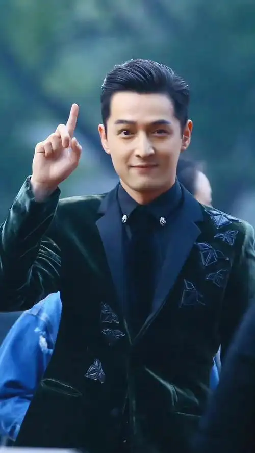 胡歌年年都参加关爱女性的公益活动 希望广大女性朋友好好爱护自己