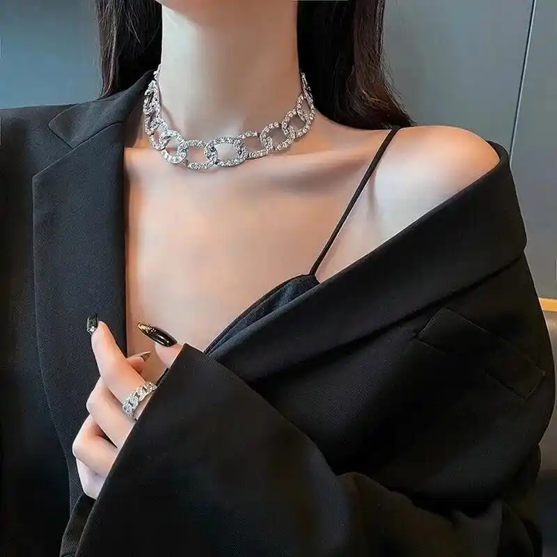 锁骨部位女生头像分享 往事不必耿耿于怀,我还是我,有趣的我.