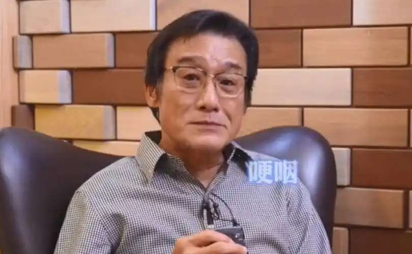 63岁梁家辉近况曝光,谈梅艳芳崩溃大哭,说话哽咽表情悲伤