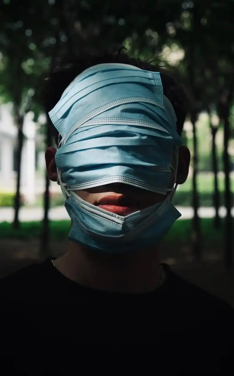 身陷窒息 渴望黎明#河北科技大学 #摄影 #疫情#口罩 @抖 - 抖音