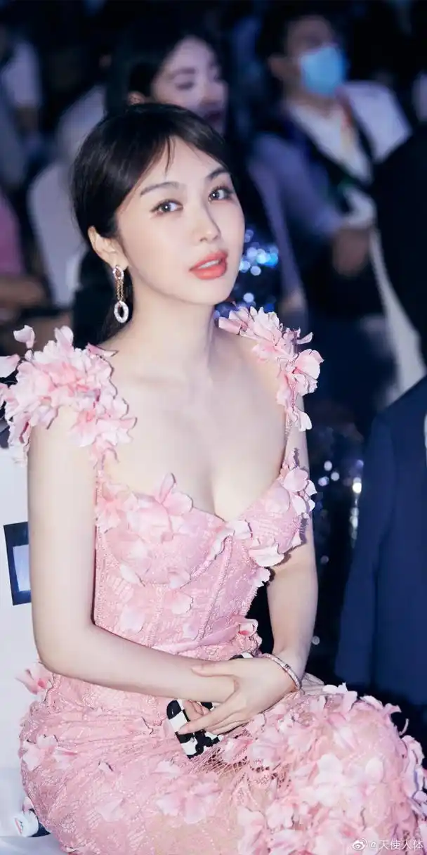 李菲儿,甜美风格