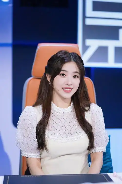 张含韵:阳光般甜美的青春女孩,活力四溢的时尚可爱魅力