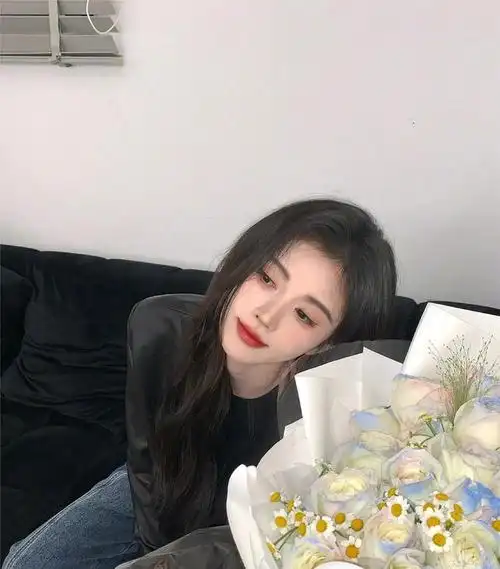 鞠婧祎的神秘黑色魅力一组自拍照引发的思考