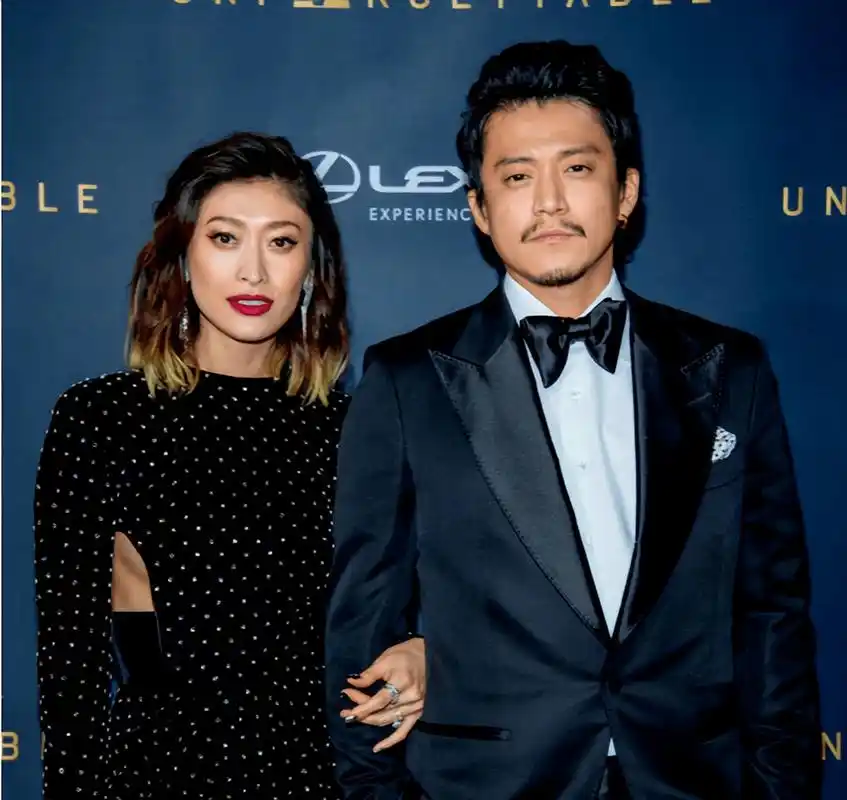 小栗旬不雅风波后首现身与妻子牵手约会好甜蜜粉碎婚变传闻